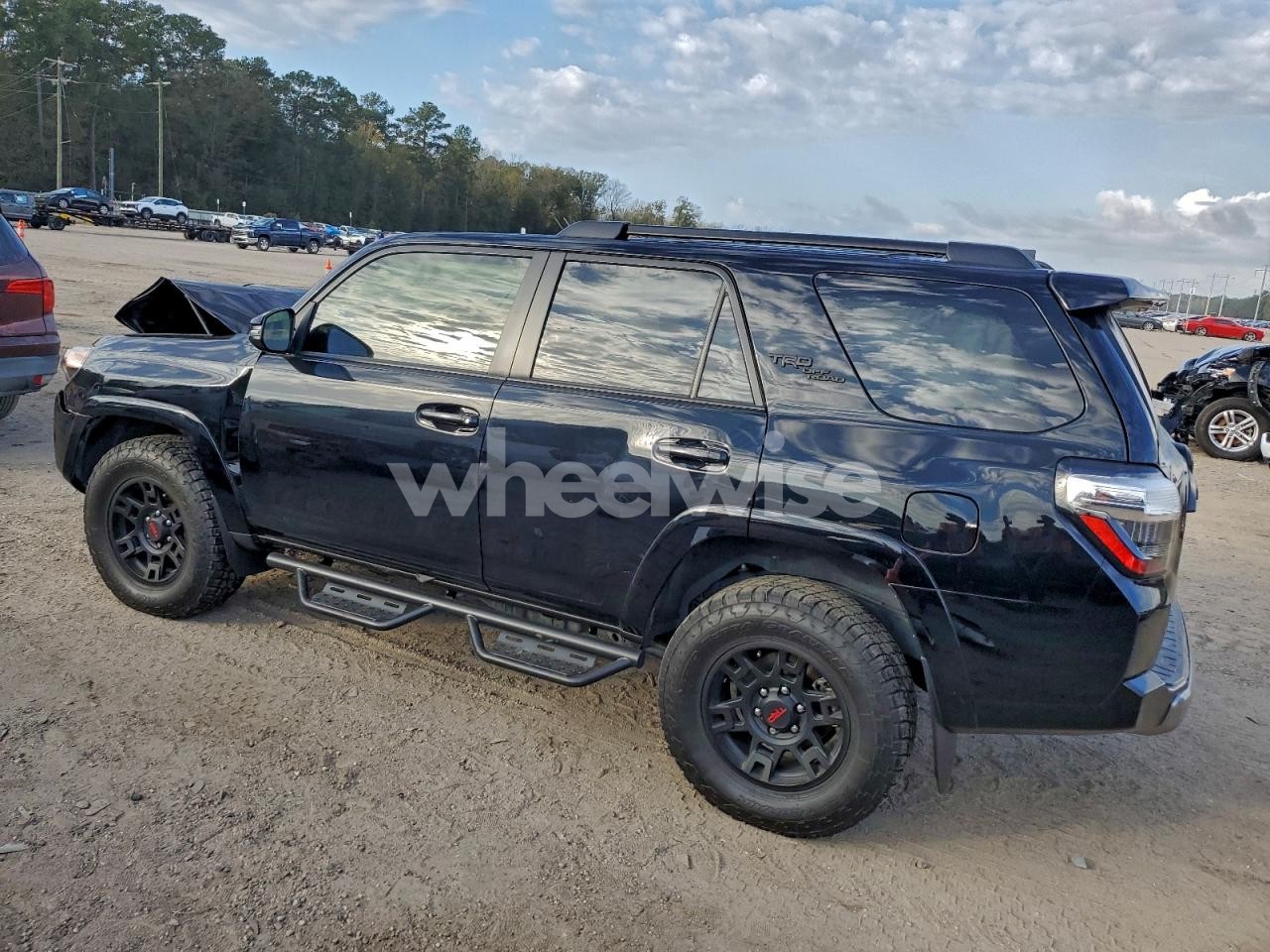 Photo 2 of 2023 TOYOTA 4RUNNER SE (VIN JTERU5JR4P6179068)