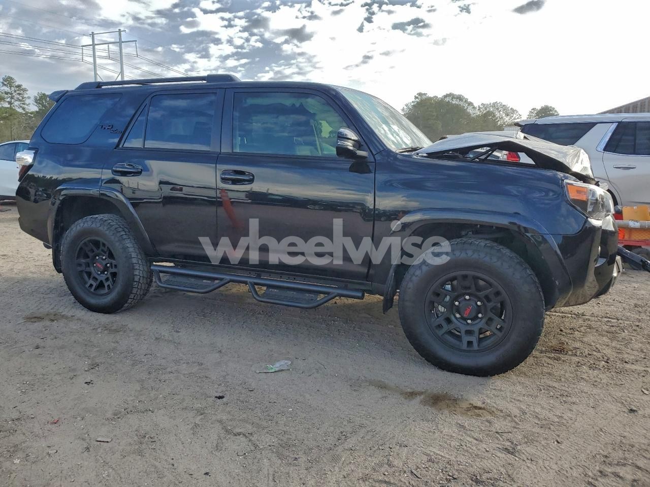 Photo 4 of 2023 TOYOTA 4RUNNER SE (VIN JTERU5JR4P6179068)