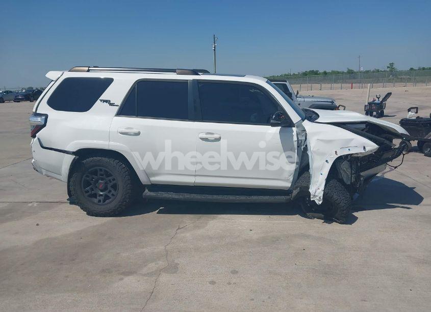 Photo 13 of 2021 Toyota 4runner TRD OFF ROAD PREMIUM (VIN JTERU5JR7M5860987)