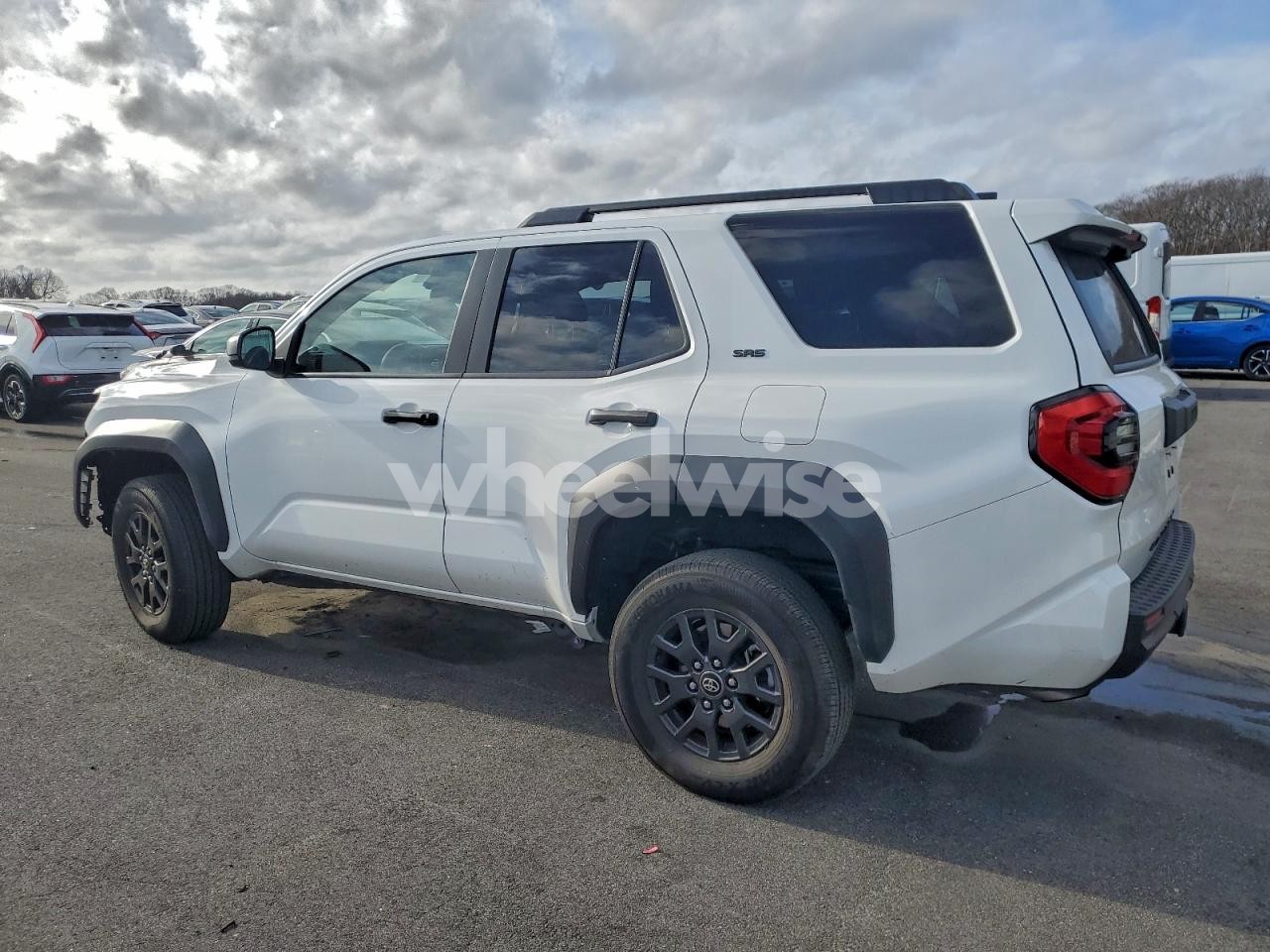 Photo 2 of 2025 TOYOTA 4RUNNER SR5 (VIN JTEVA5AR0S5003625)