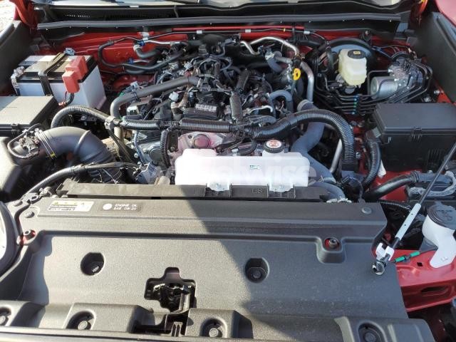 Photo 5 of 2025 TOYOTA 4RUNNER SR5 N/A (VIN JTEVA5AR2S5002511)