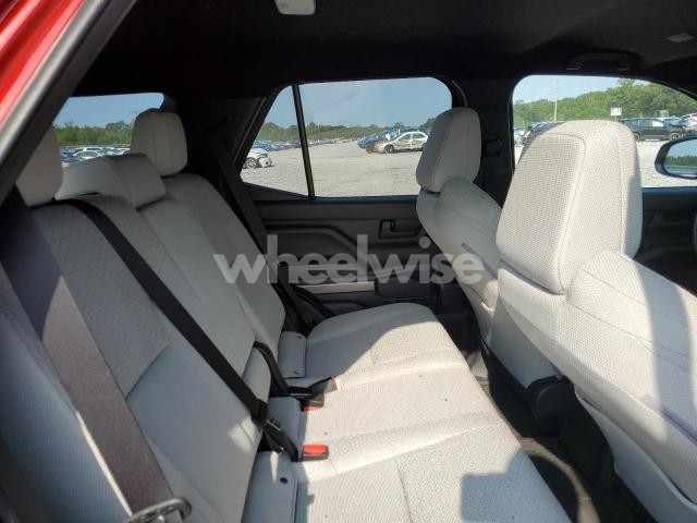 Photo 9 of 2025 TOYOTA 4RUNNER SR5 N/A (VIN JTEVA5AR2S5002511)