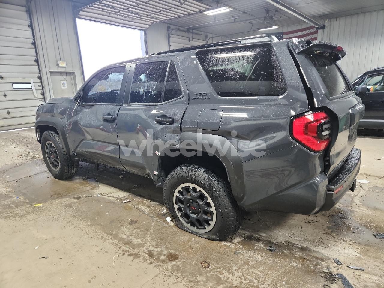 Photo 2 of 2025 TOYOTA 4RUNNER SR5 N/A (VIN JTEVA5BR0S5015482)