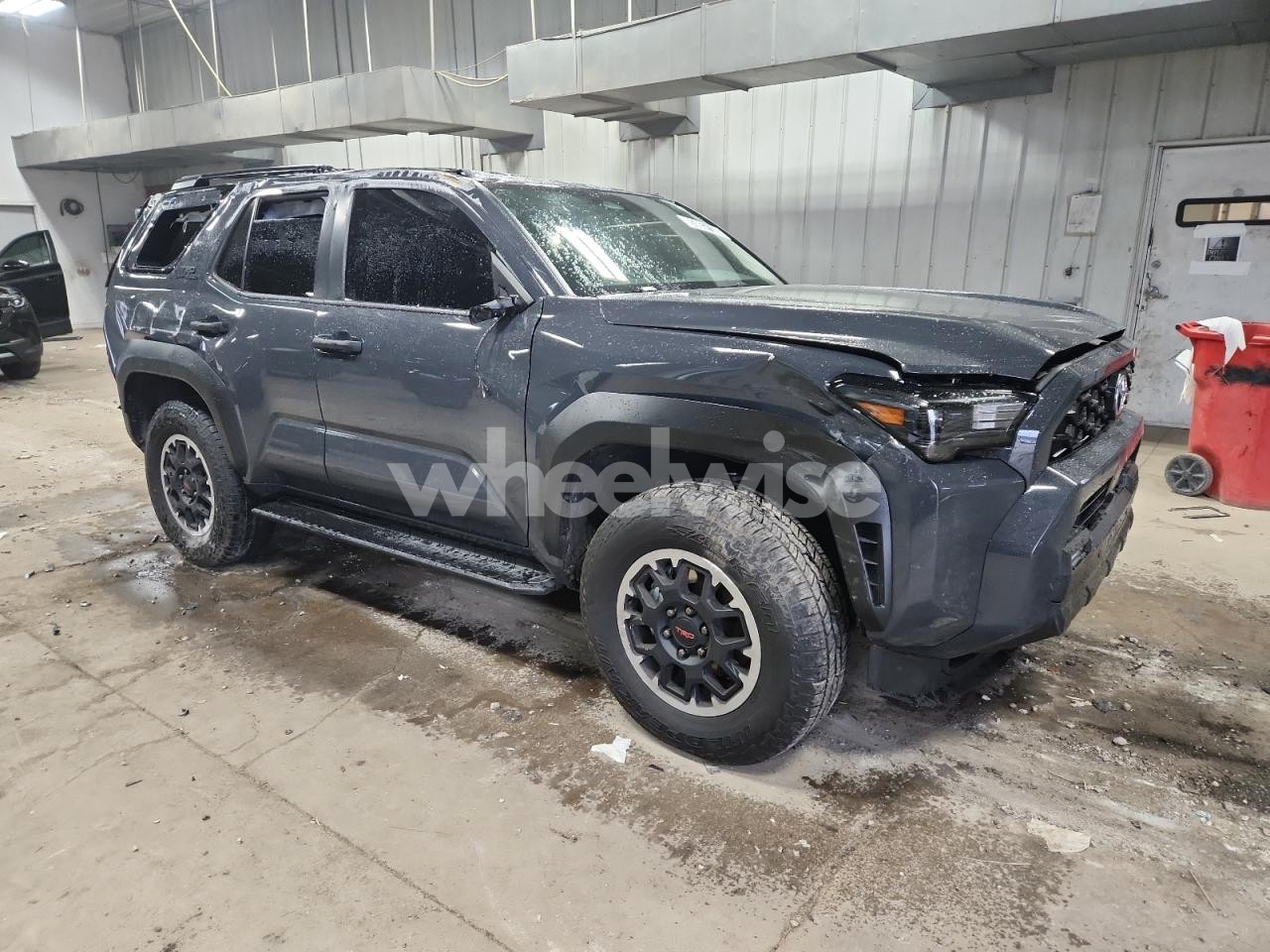 Photo 4 of 2025 TOYOTA 4RUNNER SR5 N/A (VIN JTEVA5BR0S5015482)