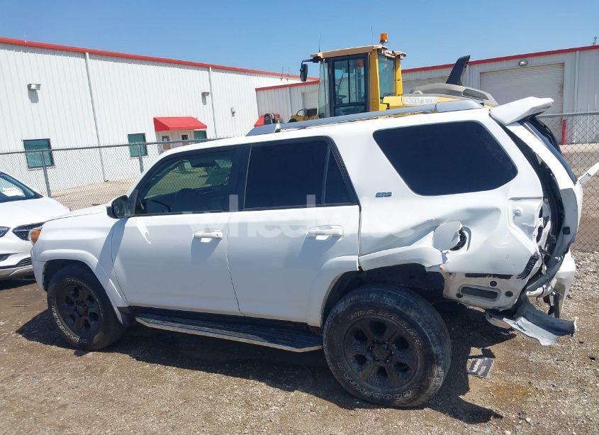 Photo 15 of 2016 Toyota 4runner SR5 (VIN JTEZU5JR0G5135784)