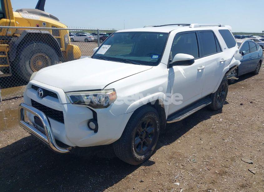 Photo 2 of 2016 Toyota 4runner SR5 (VIN JTEZU5JR0G5135784)