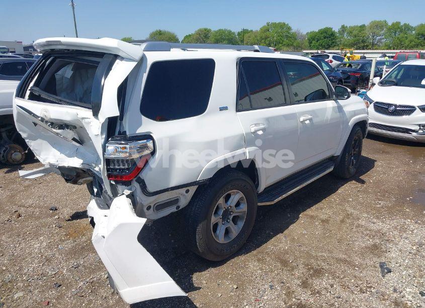 Photo 4 of 2016 Toyota 4runner SR5 (VIN JTEZU5JR0G5135784)