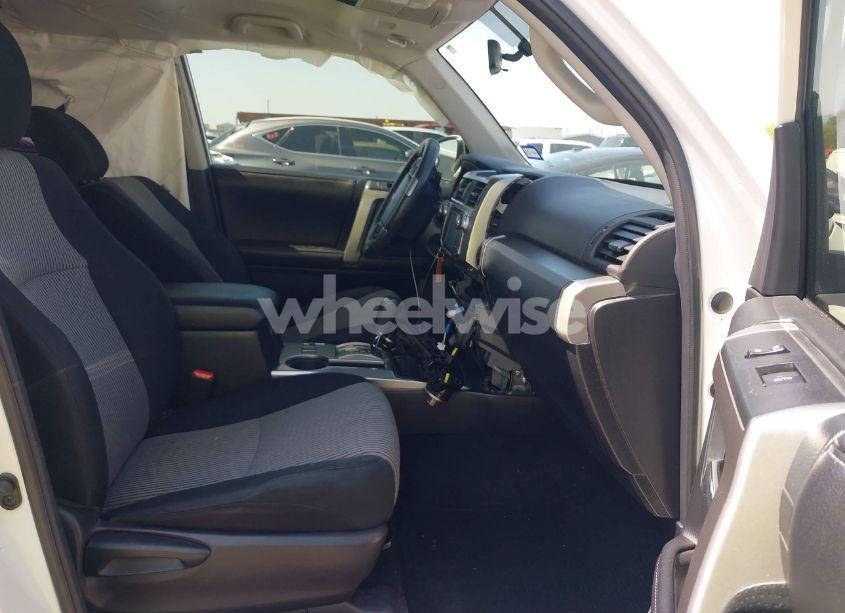 Photo 5 of 2016 Toyota 4runner SR5 (VIN JTEZU5JR0G5135784)