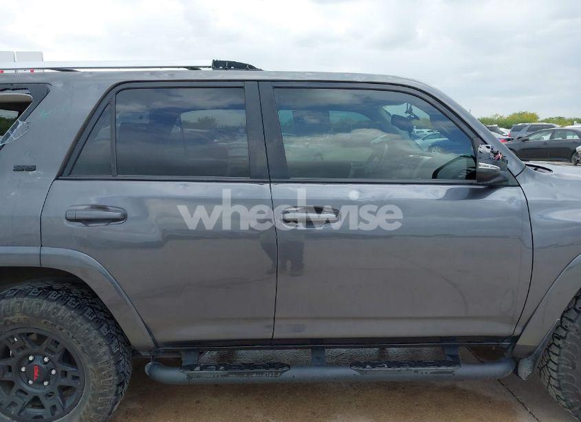 Photo 13 of 2020 Toyota 4runner SR5 PREMIUM (VIN JTEZU5JR0L5214205)