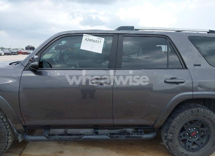 Photo 14 of 2020 Toyota 4runner SR5 PREMIUM (VIN JTEZU5JR0L5214205)