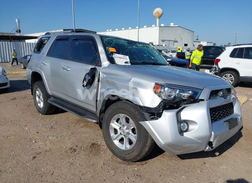 2019 Toyota 4runner SR5 (VIN JTEZU5JR2K5202877) main photo