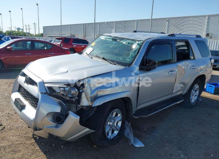 Photo 2 of 2019 Toyota 4runner SR5 (VIN JTEZU5JR2K5202877)