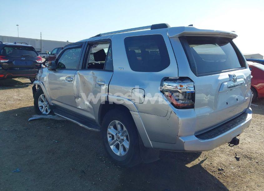 Photo 3 of 2019 Toyota 4runner SR5 (VIN JTEZU5JR2K5202877)
