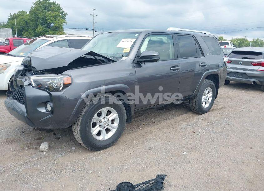 Photo 2 of 2015 Toyota 4runner SR5 (VIN JTEZU5JR4F5106285)