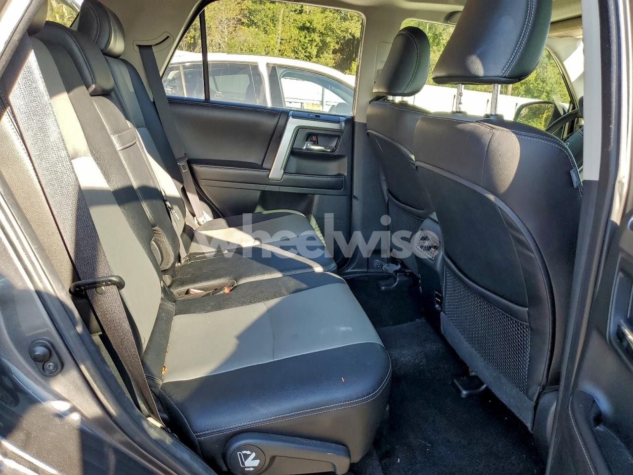 Photo 11 of 2016 TOYOTA 4RUNNER SR5 (VIN JTEZU5JR4G5142799)