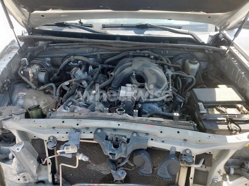 Photo 3 of 2017 TOYOTA 4RUNNER SR5 N/A (VIN JTEZU5JR4H5155585)