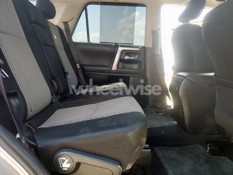 Photo 4 of 2017 TOYOTA 4RUNNER SR5 N/A (VIN JTEZU5JR4H5155585)