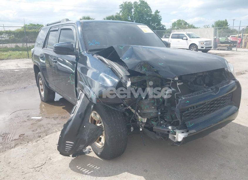 2018 Toyota 4runner SR5 (VIN JTEZU5JR5J5185104) main photo