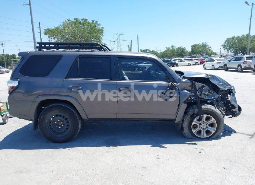 Photo 13 of 2018 Toyota 4runner SR5 PREMIUM (VIN JTEZU5JR6J5181501)