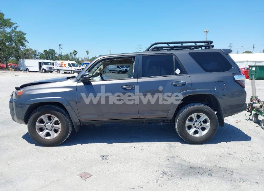 Photo 14 of 2018 Toyota 4runner SR5 PREMIUM (VIN JTEZU5JR6J5181501)