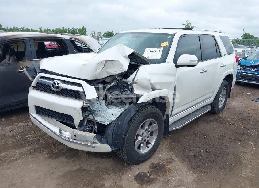 Photo 2 of 2013 Toyota 4runner SR5 (VIN JTEZU5JR7D5062828)