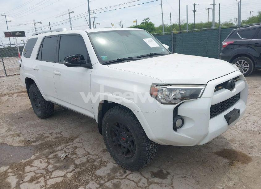 2018 Toyota 4runner SR5 PREMIUM (VIN JTEZU5JR7J5168577) main photo