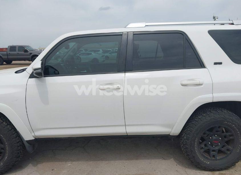 Photo 14 of 2018 Toyota 4runner SR5 PREMIUM (VIN JTEZU5JR7J5168577)