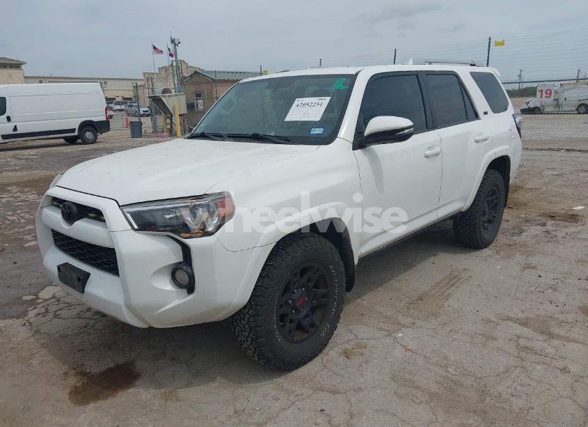 Photo 2 of 2018 Toyota 4runner SR5 PREMIUM (VIN JTEZU5JR7J5168577)