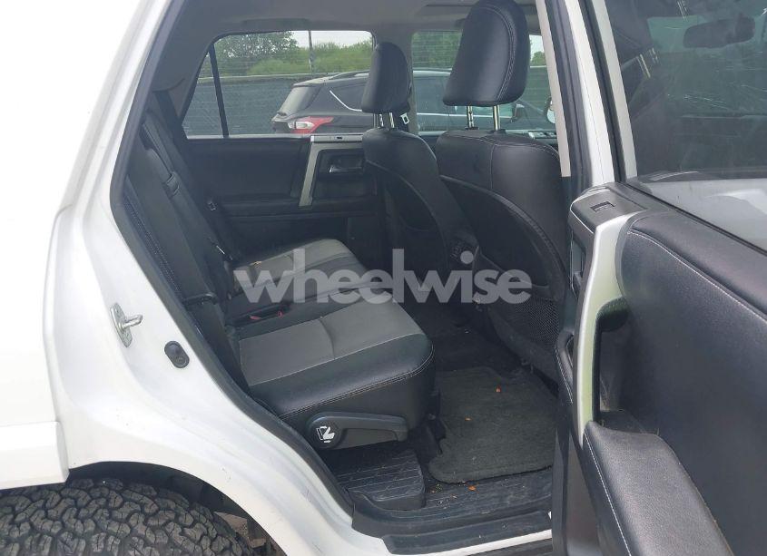 Photo 8 of 2018 Toyota 4runner SR5 PREMIUM (VIN JTEZU5JR7J5168577)