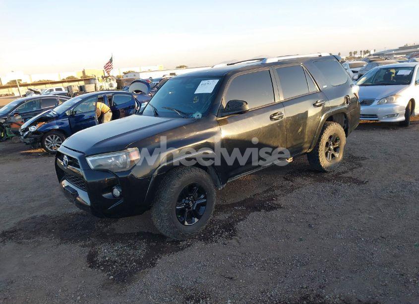 Photo 2 of 2018 Toyota 4runner SR5 (VIN JTEZU5JR7J5181717)