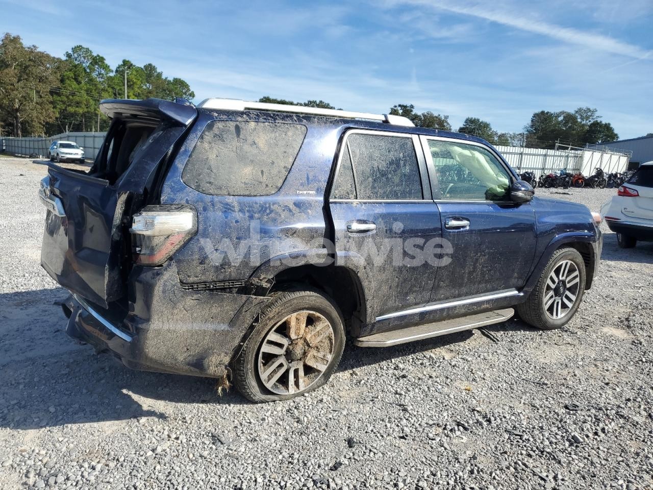Photo 3 of 2018 TOYOTA 4RUNNER SR5 (VIN JTEZU5JR7J5189428)