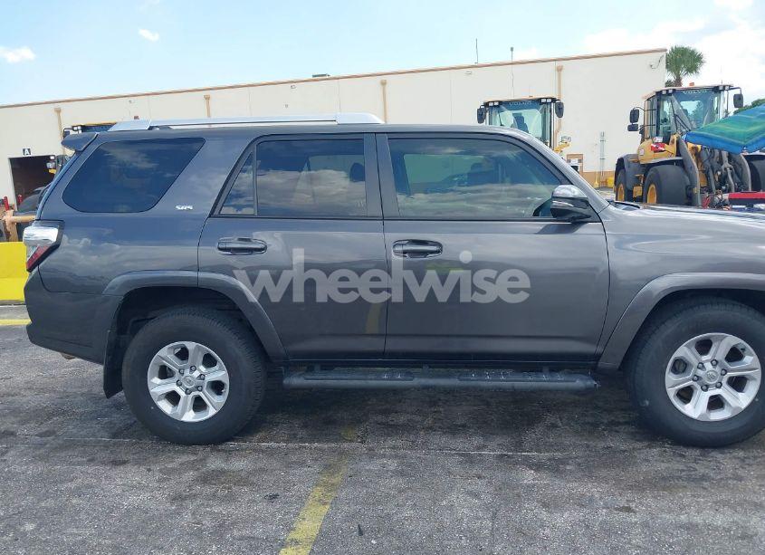 Photo 13 of 2018 Toyota 4runner SR5 PREMIUM (VIN JTEZU5JR8J5184481)