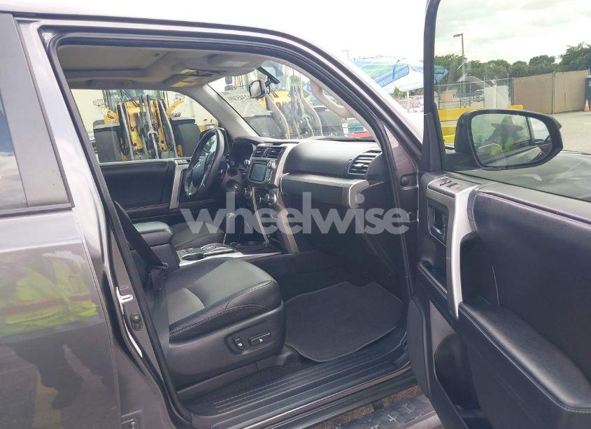 Photo 5 of 2018 Toyota 4runner SR5 PREMIUM (VIN JTEZU5JR8J5184481)