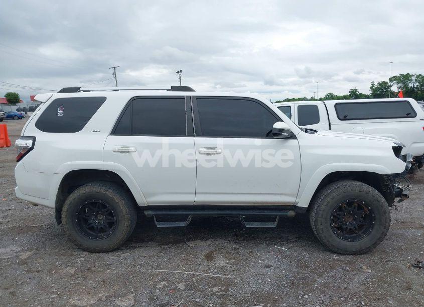 Photo 14 of 2018 Toyota 4runner SR5 (VIN JTEZU5JR8J5187543)