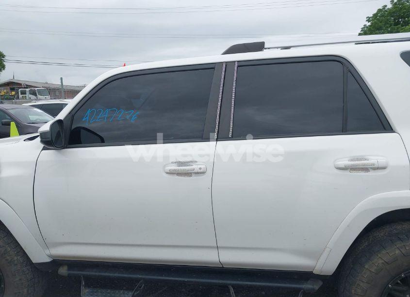 Photo 15 of 2018 Toyota 4runner SR5 (VIN JTEZU5JR8J5187543)