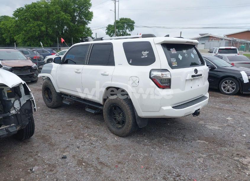 Photo 3 of 2018 Toyota 4runner SR5 (VIN JTEZU5JR8J5187543)