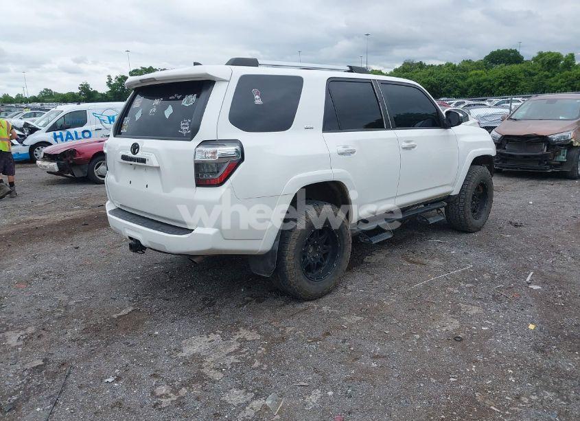 Photo 4 of 2018 Toyota 4runner SR5 (VIN JTEZU5JR8J5187543)