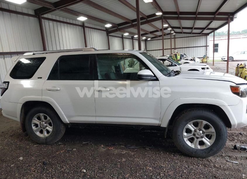 Photo 13 of 2016 Toyota 4runner SR5 (VIN JTEZU5JR9G5121298)