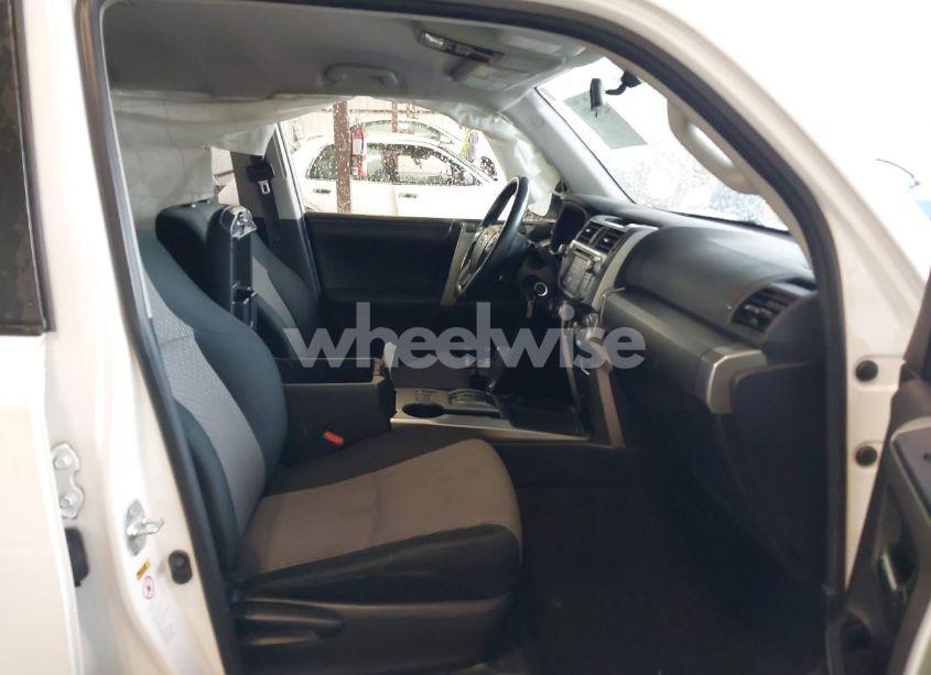 Photo 5 of 2016 Toyota 4runner SR5 (VIN JTEZU5JR9G5121298)