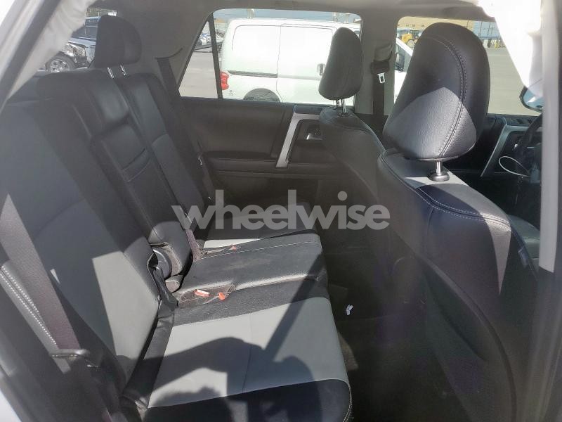 2017 TOYOTA 4RUNNER SR5 N/A (VIN JTEZU5JR9H5150429) main photo