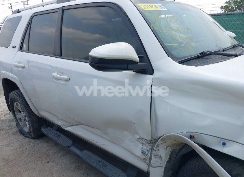 Photo 13 of 2019 Toyota 4runner SR5 (VIN JTEZU5JRXK5198643)