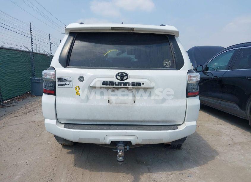 Photo 16 of 2019 Toyota 4runner SR5 (VIN JTEZU5JRXK5198643)