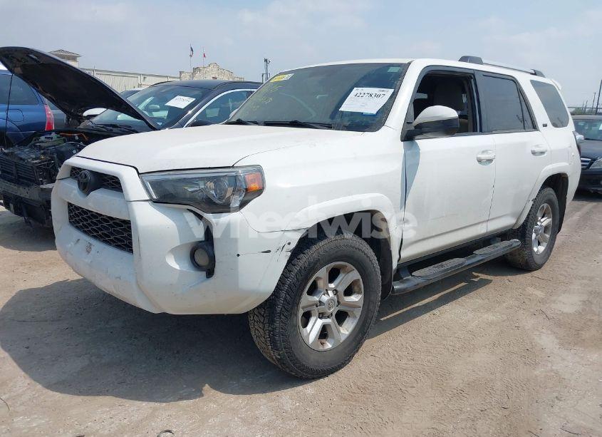 Photo 2 of 2019 Toyota 4runner SR5 (VIN JTEZU5JRXK5198643)