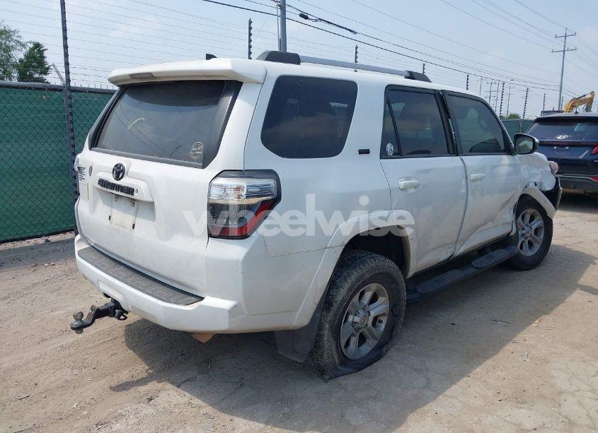 Photo 4 of 2019 Toyota 4runner SR5 (VIN JTEZU5JRXK5198643)