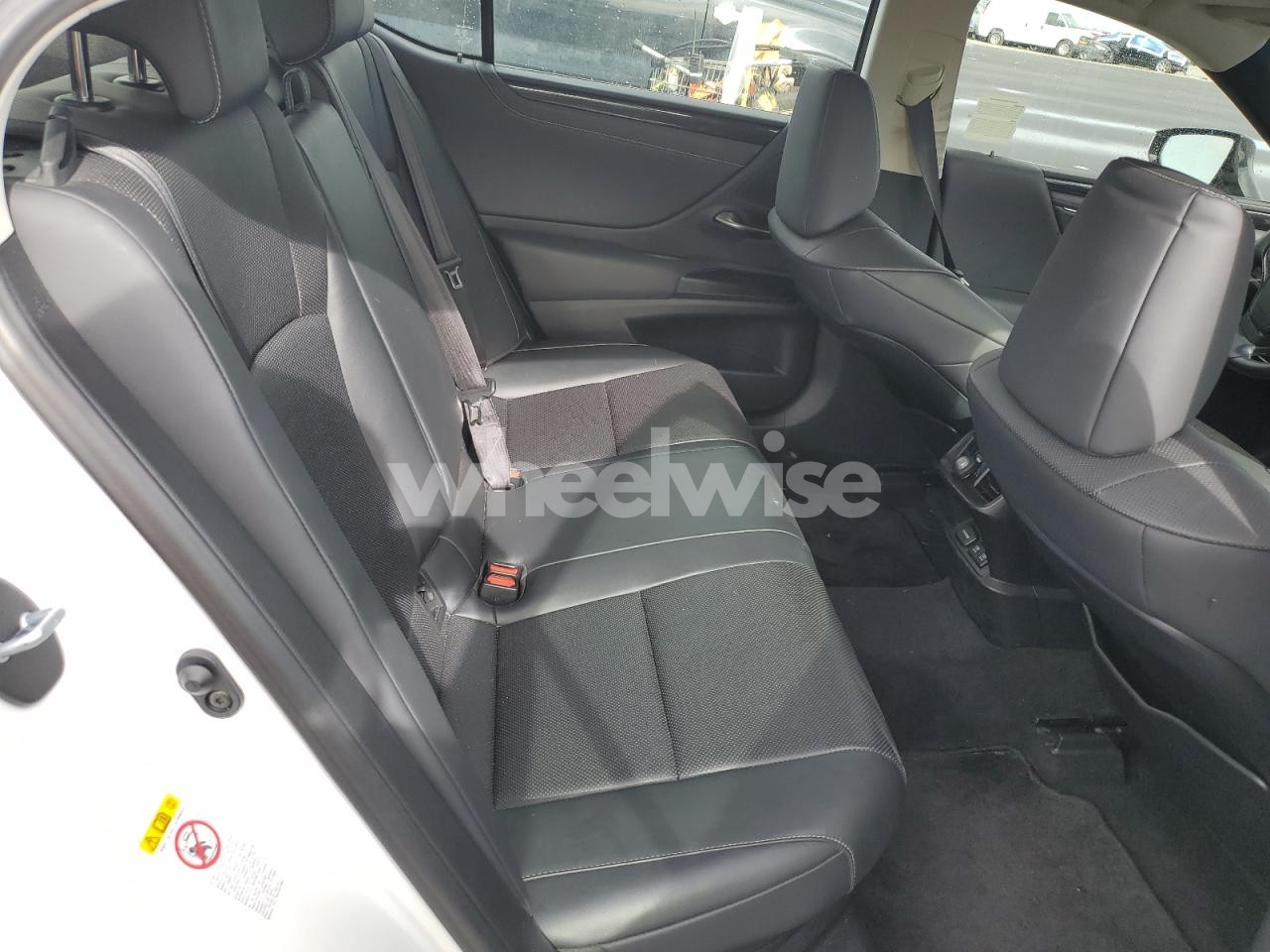 Photo 10 of 2019 LEXUS ES 300H (VIN JTHB21B19K2017917)