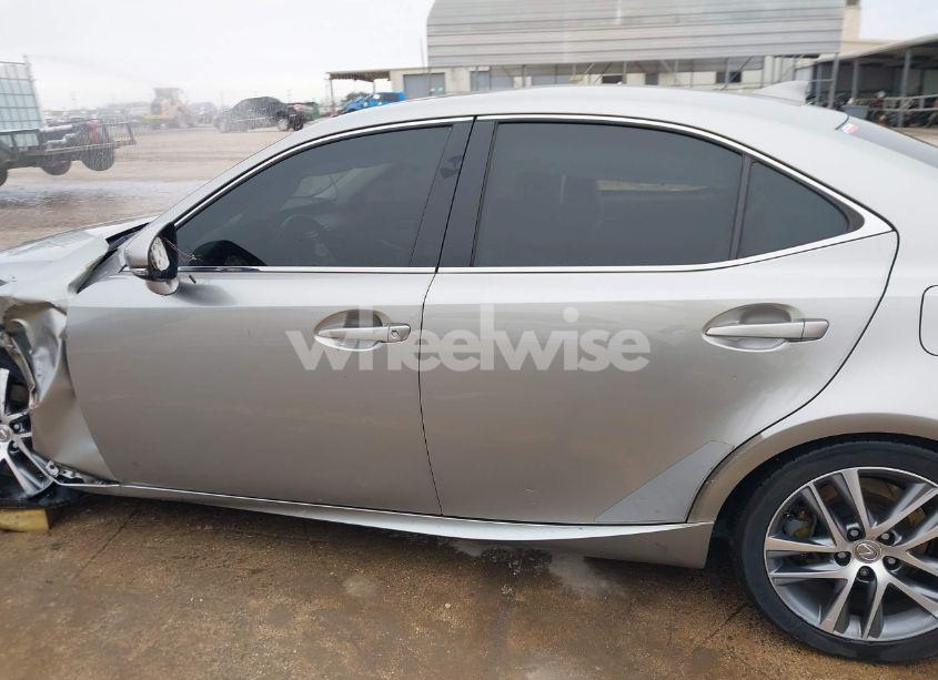 Photo 15 of 2018 Lexus Is 300 (VIN JTHBA1D26J5063470)