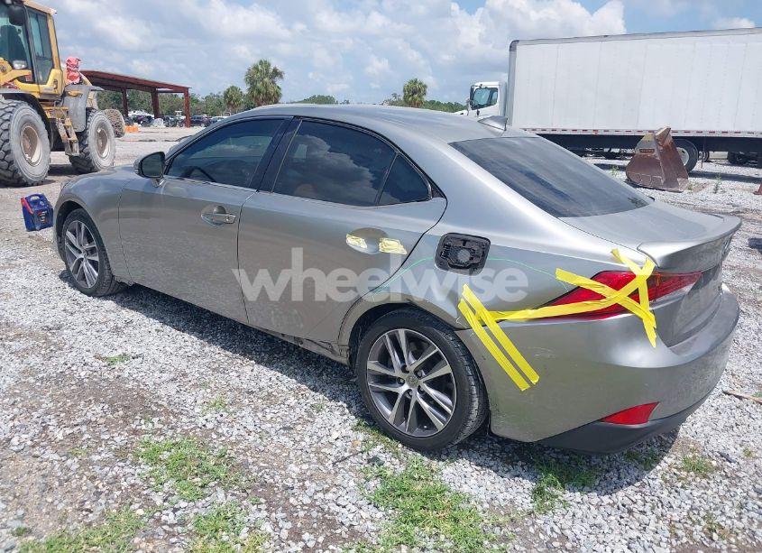 Photo 3 of 2018 Lexus Is 300 (VIN JTHBA1D29J5075810)