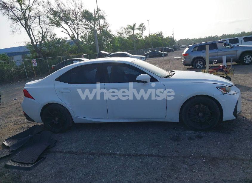 Photo 13 of 2018 Lexus Is 300 (VIN JTHBA1D29J5078352)