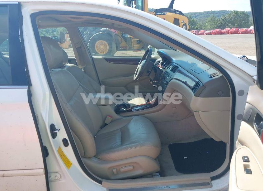 Photo 5 of 2002 Lexus Es 300 (VIN JTHBF30G820041547)