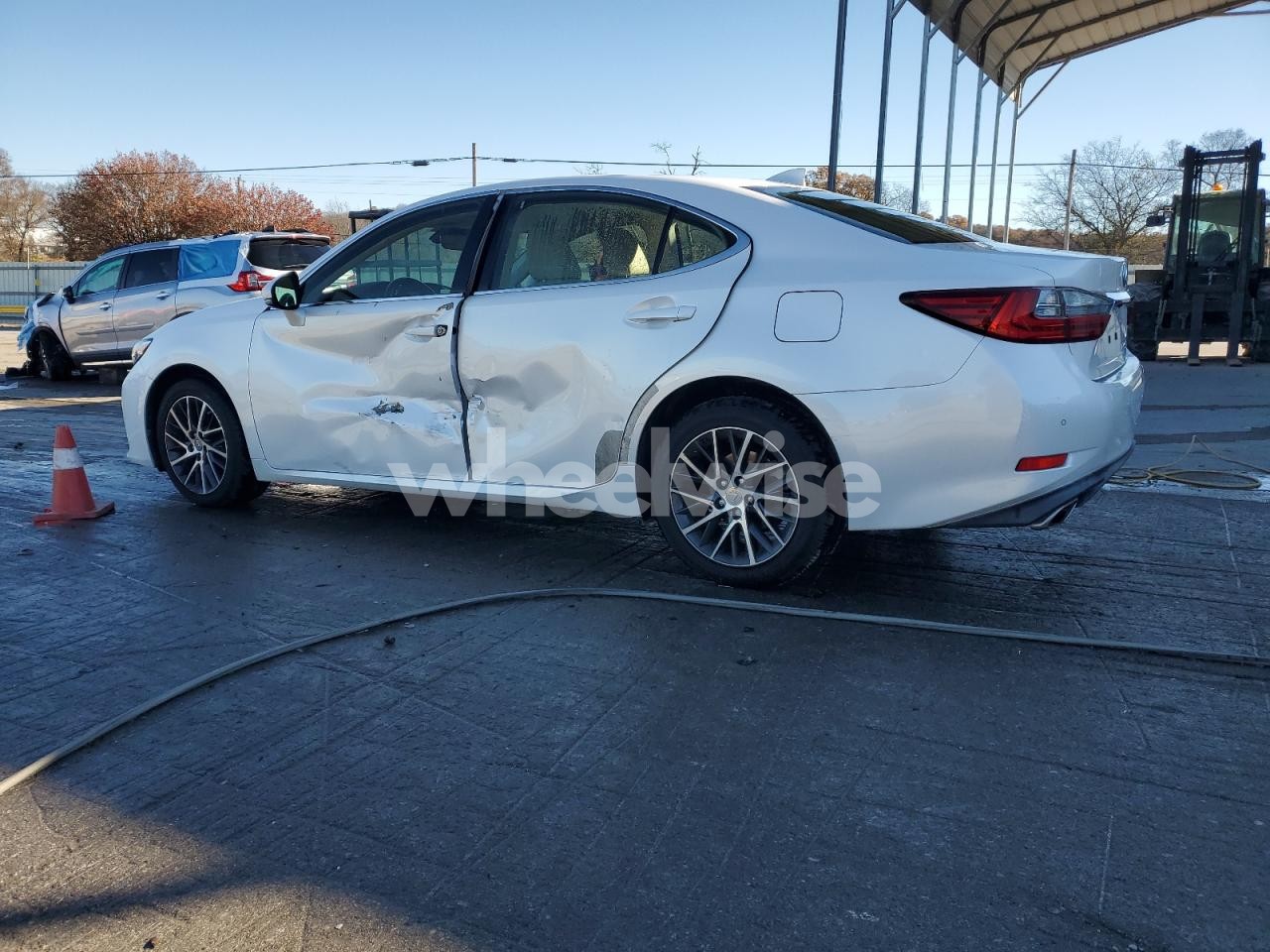 Photo 2 of 2016 LEXUS ES 350 (VIN JTHBK1GG2G2232060)